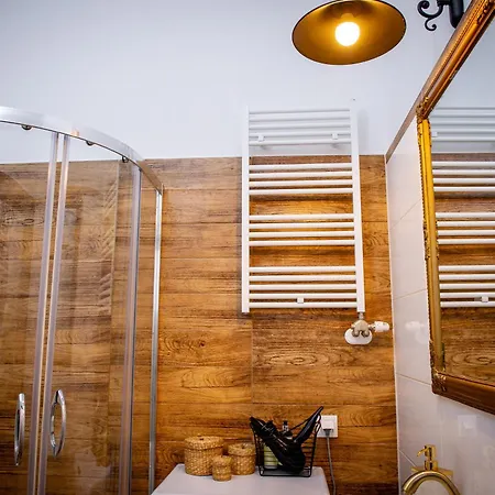 Emerald Crown Apartamento